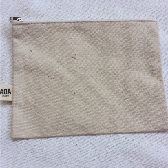NWOT AOA Studio canvas makeup cosmetics bag - Picture 5 of 6